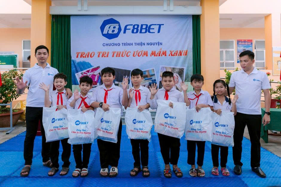 Trao tri thức – F8BET viết tiếp giấc mơ con chữ nơi miền Tây nắng gió